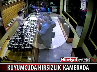 KUYUMCUDAN HIRSIZLIK YAPARKEN KAMERAYA YAKALANDILAR