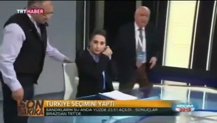 TRT'de konuşma yapan liderlerin kamera arkası görüntüleri