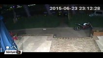 Motosikleti çalarken kameraya yakalandı