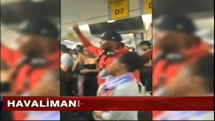 Aslan Kral’ın uçağı  rötar yapınca