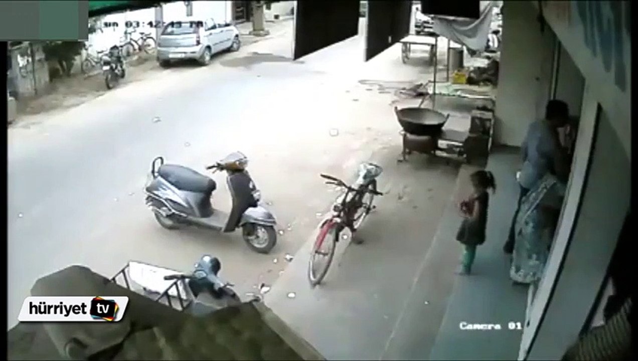 Küçük kız büyük tehlike atlattı