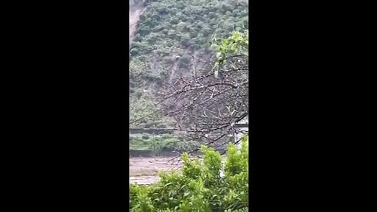 宜蘭大同鄉山坡大規模土石崩落 民眾見煙塵揚起直呼：太扯了