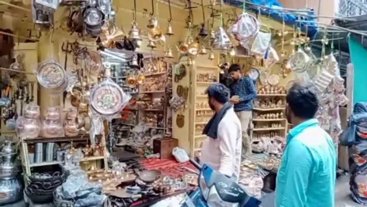 Traditional shopping on Diwali: चमक-दमक से आक​र्षित कर लेता है कोटा का यह  डेढ़ सौ साल पुराना  बाजार