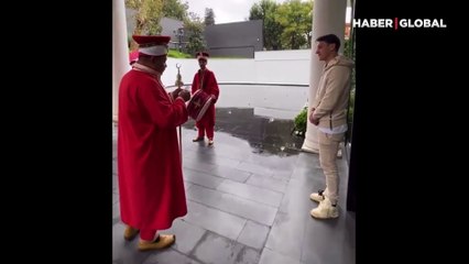 Mesut Özil'e mehterli doğum günü kutlaması!
