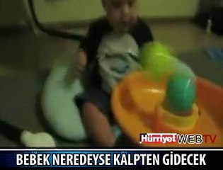 BEBEĞİN KORKUDAN DİLİ TUTULDU