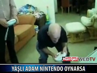 YAŞLI ADAM KENDİNİ OYUNA KAPTIRDI