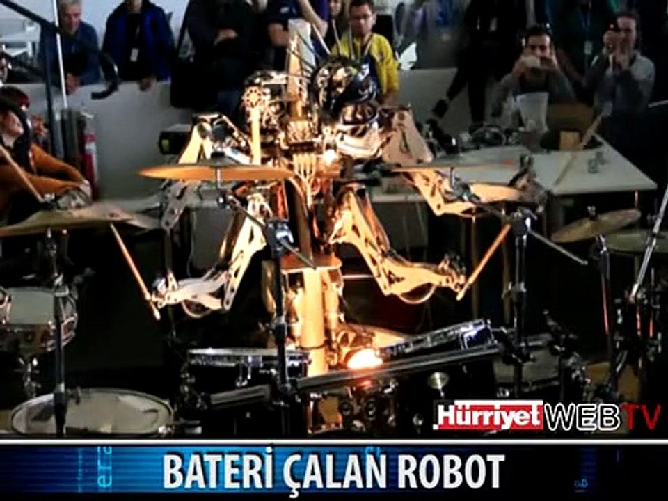 DAVUL ÇALAN ROBOT