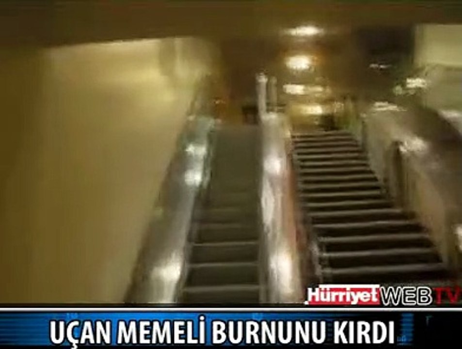 UÇAN MEMELİ BURNUNU KIRDI