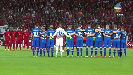 Saygı duruşuna tribünlerden ıslık ve tekbirli karşılık