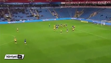 Kaleci orta sahadan gol attı