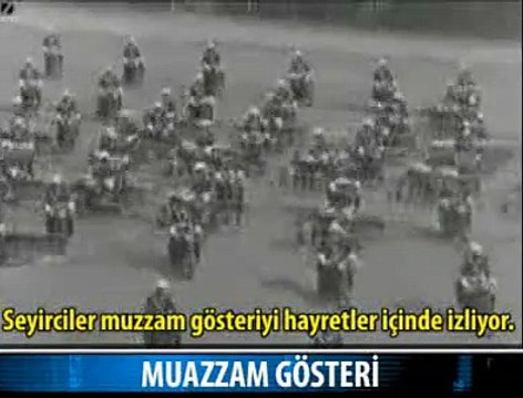 MOTORLU POLİSLERİN MÜTHİŞ GÖSTERİSİ