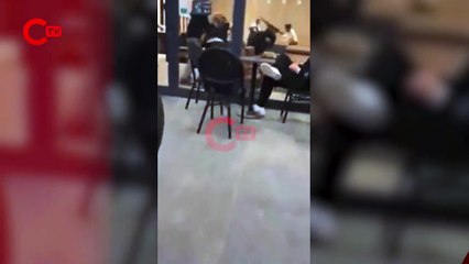 Starbucks'ta kavga: Masa ve sandalyeler havada uçuştu!