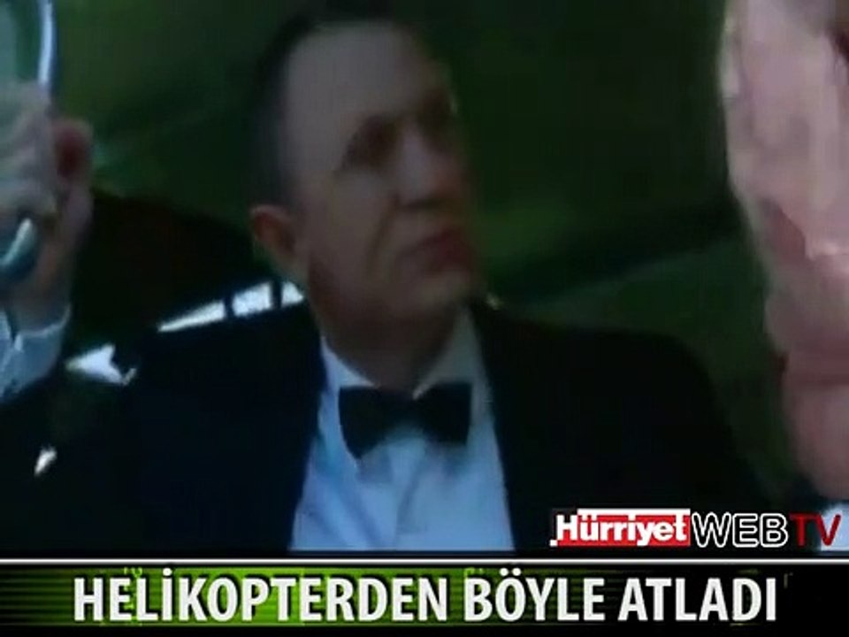 KRALİÇE PARAŞÜTLE ATLADI
