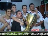BEŞİKTAŞ MİLANGAZ'IN SOYUNMA ODASINDA ŞAMPİYONLUK COŞKUSU