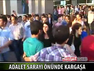 ADALET SARAYI ÖNÜNDE KARGAŞA