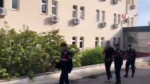 Yaşının 1.5 katı sabıkası var: Hırsız saklandığı çatıda yakalandı