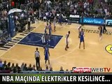 NBA MAÇINDA ELEKTRİKLER KESİLİNCE...