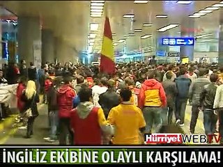 GALATASARAYLI TARAFTARLARDAN İNGİLİZ EKİBİNE OLAYLI KARŞILAMA!