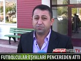 FUTBOLCULAR EŞYALARI PENCEREDEN ATTI