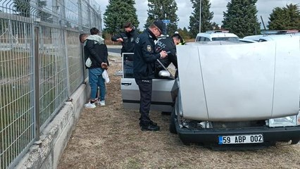 Son dakika haberleri... Polisten kaçarken kaza yapan uyuşturucu şüphelileri yakalandı