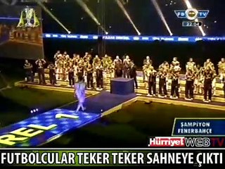 FUTBOLCULAR TEKER TEKER SAHNEYE ÇIKTI