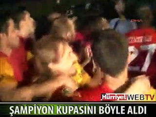 GALATASARAY ŞAMPİYONLUK KUPASINI BÖYLE KALDIRDI