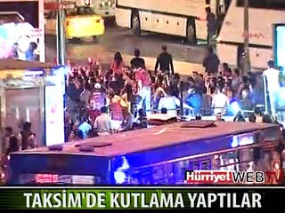 GALATASARAYLI TARAFTARLAR TAKSİM'DE