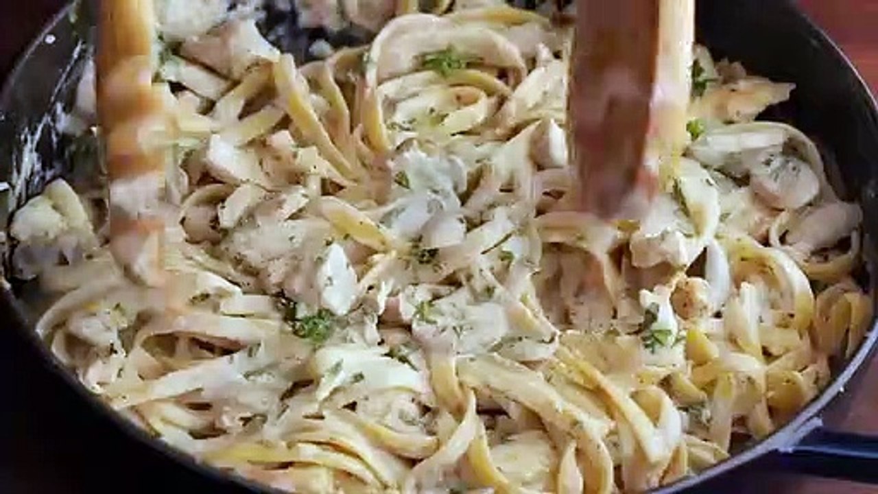 Chicken Fettuccine Alfredo Recipe - Easy Dinner