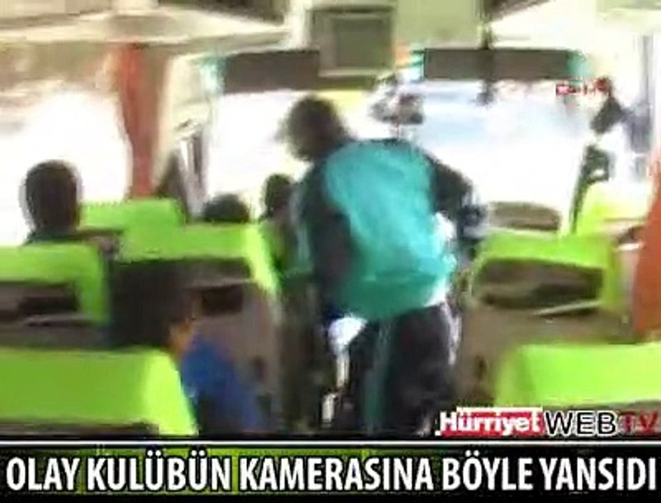 FUTBOLCULARA TAŞLI SALDIRI