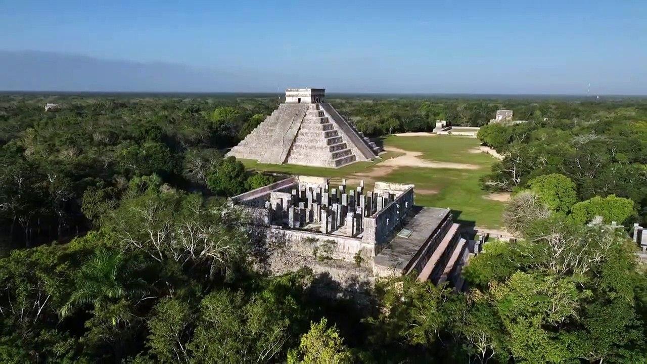 The Chichen Itza pyramid , Mexico
