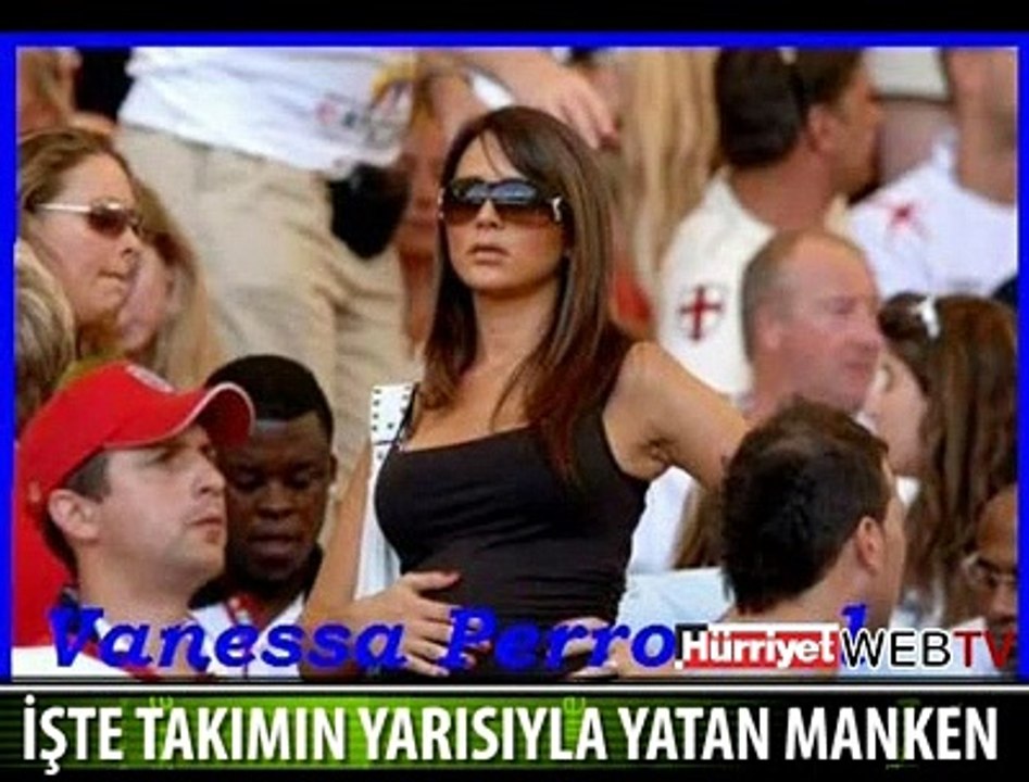 BÜTÜN TAKIMLA SEVİŞEN KADIN
