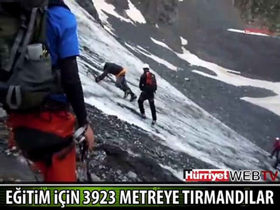 EĞİTİM İÇİN 3923 METREYE TIRMANDILAR