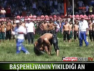 İŞTE BAŞPEHLİVANIN YIKILDIĞI AN