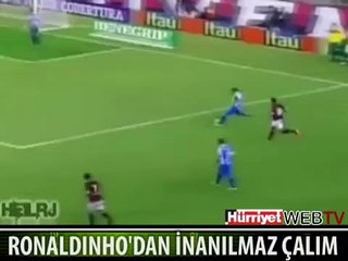 İŞTE RONALDINHO'NUN O MÜTHİŞ ÇALIMI