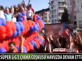 SÜPER LİG'E ÇIKMA COŞKUSU HAVUZDA DEVAM ETTİ