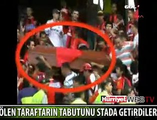 ÖLEN TARAFTARIN TABUTUNU STADA GETİRDİLER
