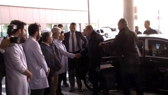 Son dakika haberi! Cumhurbaşkanı Recep Tayyip Erdoğan, yaralı madencileri ziyaret etmek üzere Çam ve Sakura Şehir Hastanesine geldi.