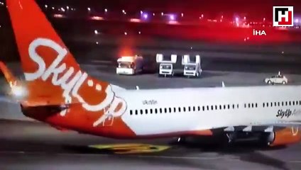 Mısır'da iniş yapan uçak alev aldı