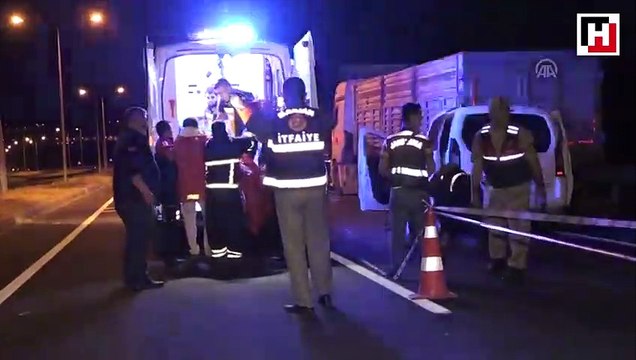 Hafif ticari araç kamyona arkadan çarptı