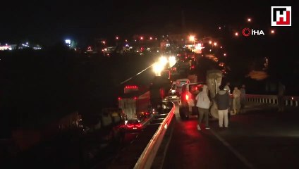 Sel nedeniyle ulaşıma kapanan yol havadan görüntülendi