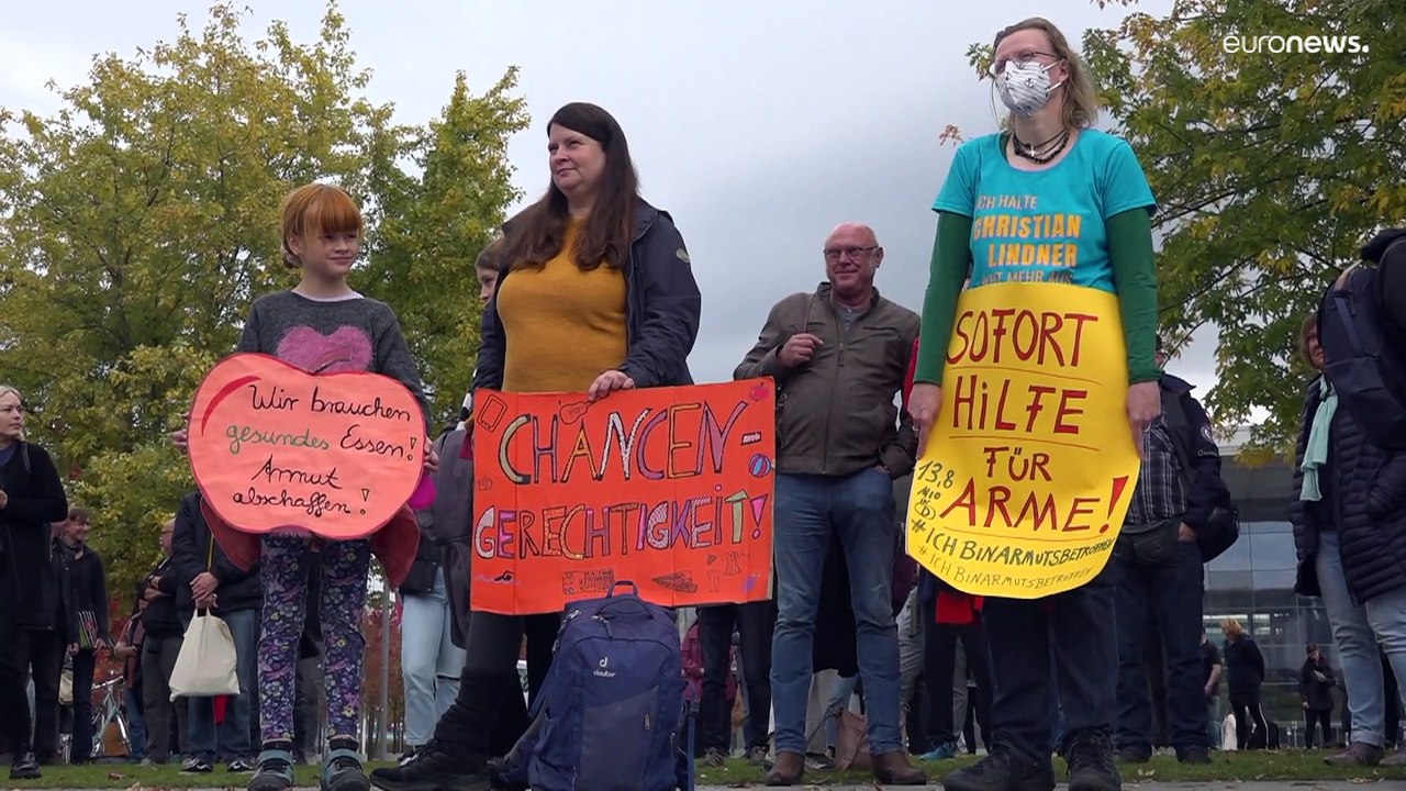 Protest gegen Armut in Deutschland: „Uns steht das Wasser nicht bis zum Hals, wir sind am Absaufen.'