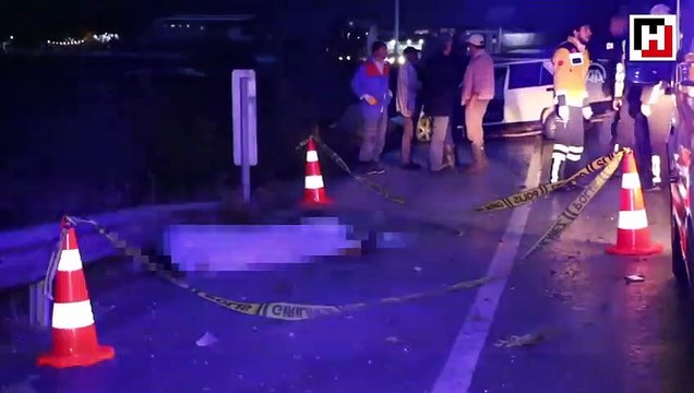 Karşı şeride geçen araç, bariyerlere çarparak durabildi