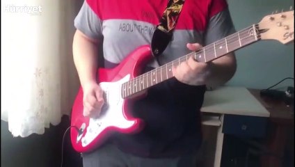 Evden çıkmayan iki genç pencereden konser verdi