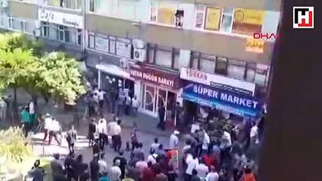 Fatih sokakları savaş alanına döndü bıçaklama anı kamerada