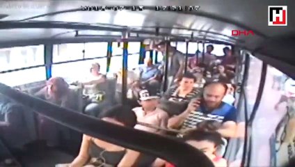 Otobüste mini etekli kıza tepki gösterdi, sürücüden aracı karakola çekmesini istedi