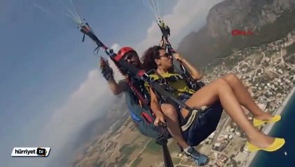 Kadın tatilcinin yamaç paraşütünde yaşadığı korku kamerada