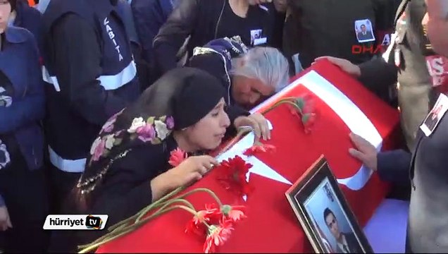 Şehit uzman çavuşu 10 bin kişi uğurladı