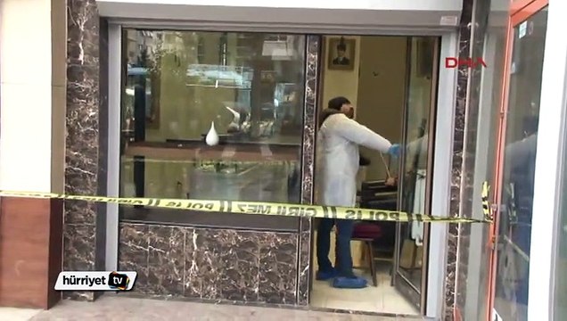 Duvarı delip kuyumcuyu soydular