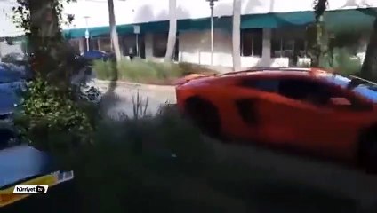 Lamborghini ışıklarda beklerken yanmaya başladı