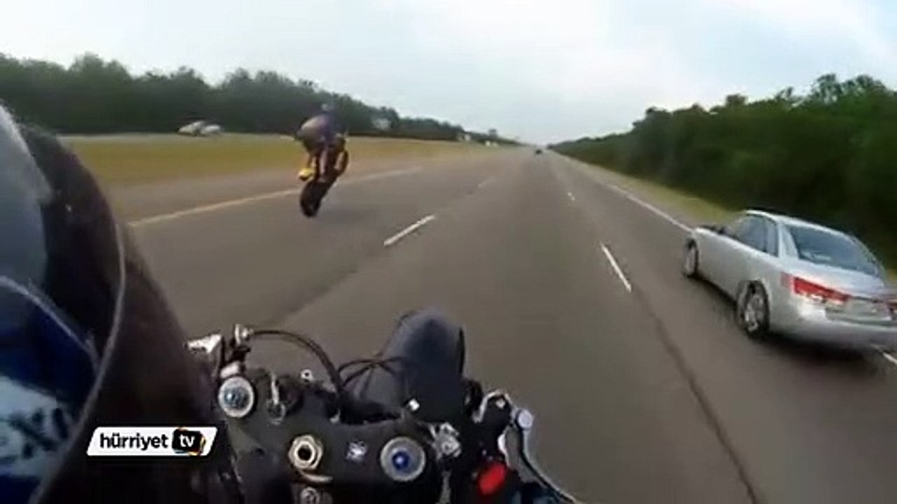 Motosikletiyle şov yapayım derken rezil oldu